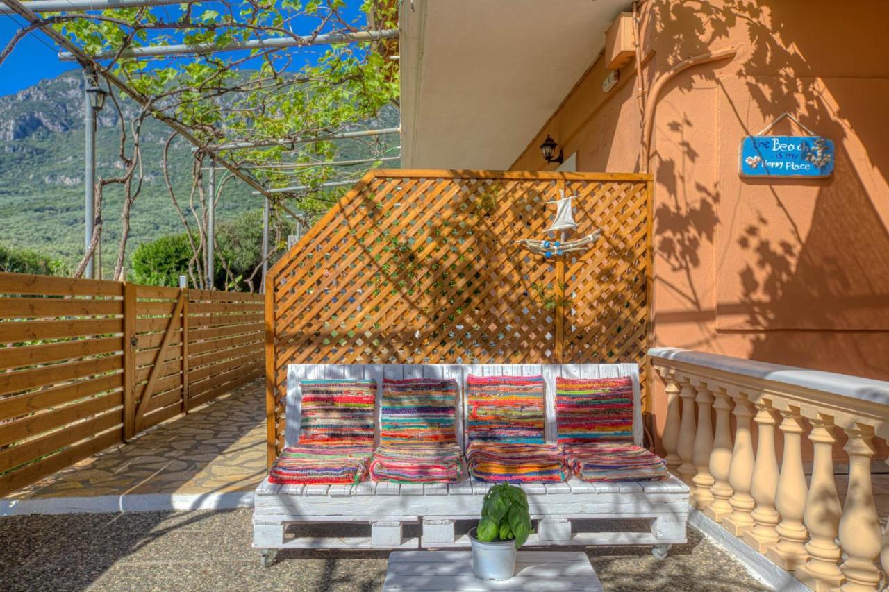 Christinas Apartments Agios Matthaios  Exterior photo