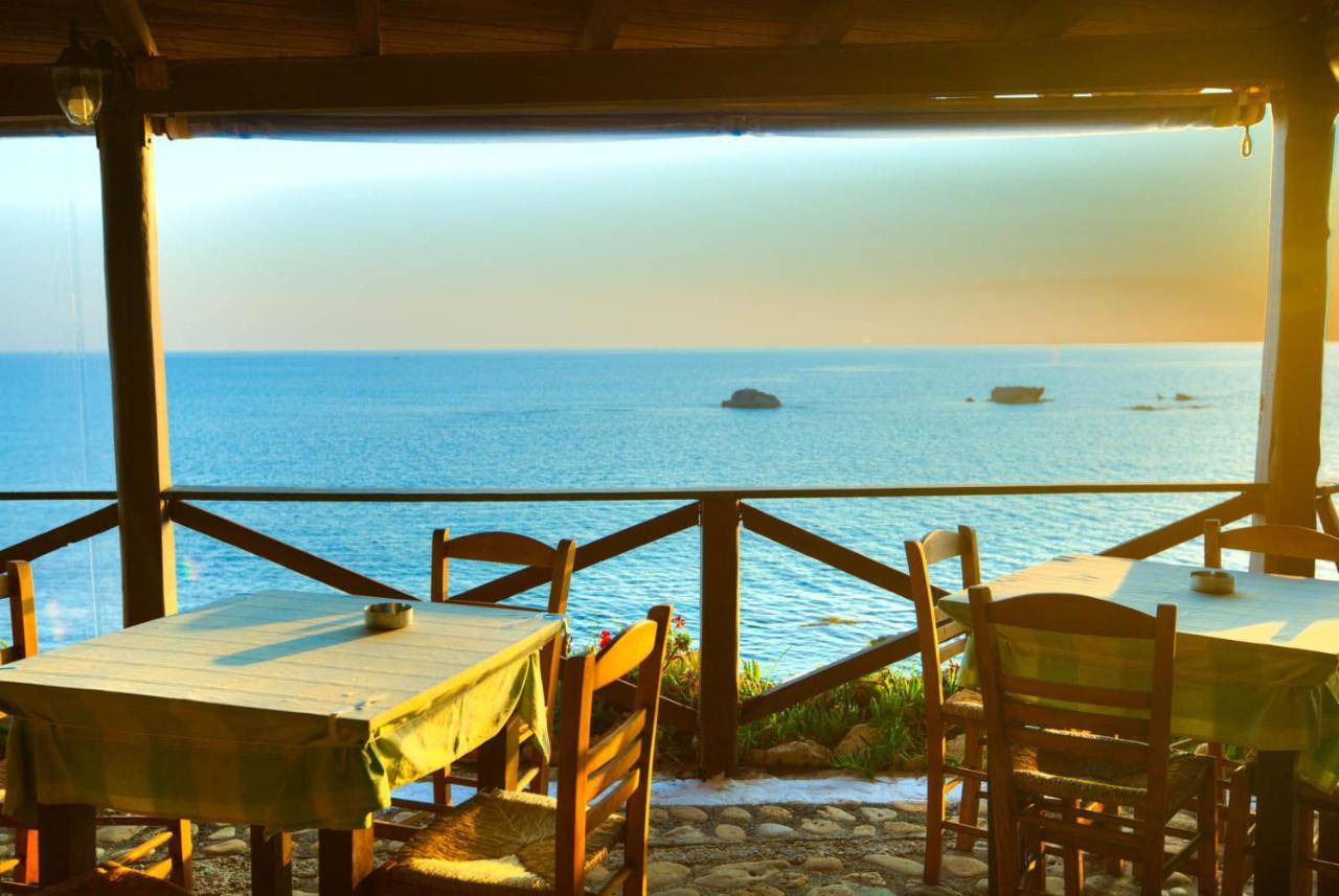 Christinas Apartments Agios Matthaios  Exterior photo